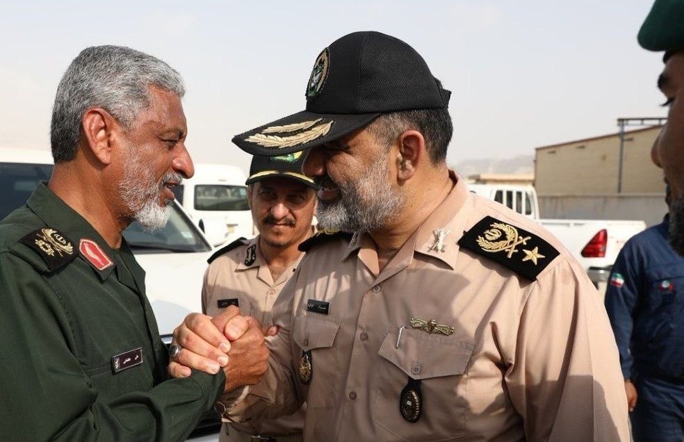 انتشار برای اولینبار؛ دست اتحاد فرماندهان ارتش و سپاه انتشار برای اولینبار؛ دست اتحاد فرماندهان ارتش و سپاه